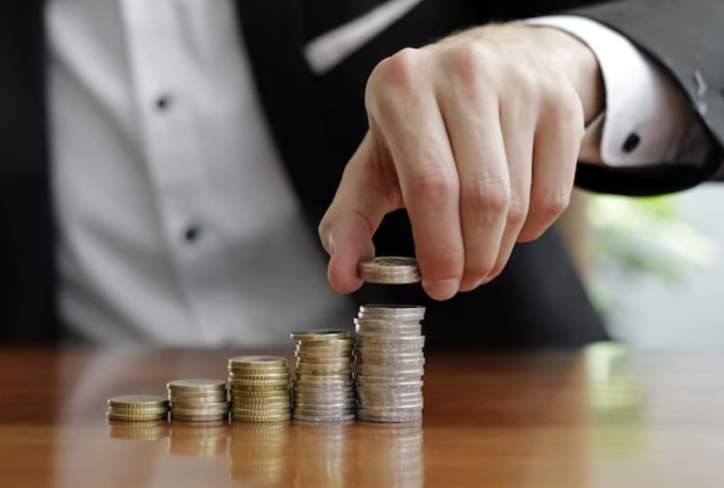 Salariul mediu net a crescut cu 70 ...