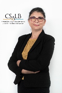 A person wearing glasses

Description automatically generated with low confidence