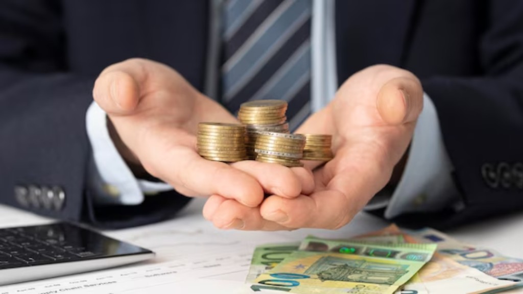 INS: Castigul salarial mediu net a ...