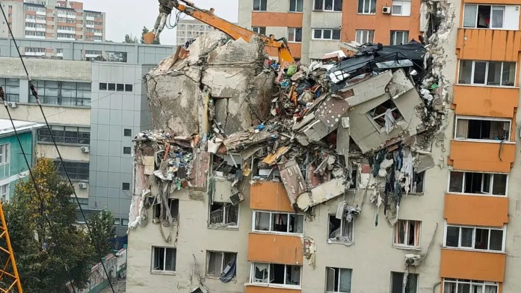 Etajele superioare ale blocului ...